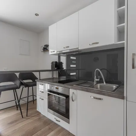 公寓 Bernie With A Pool *