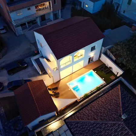 Bernie With A Pool *