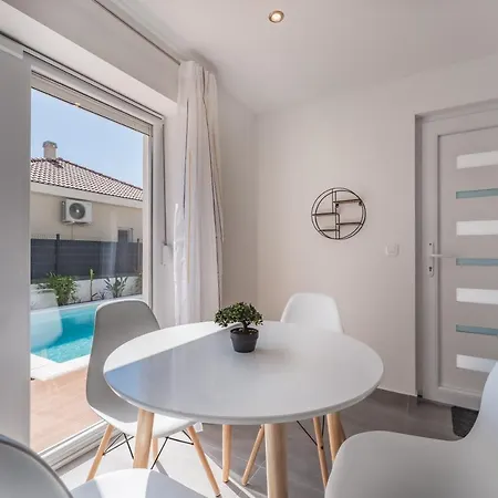 Bernie With A Pool Apartament Zadar