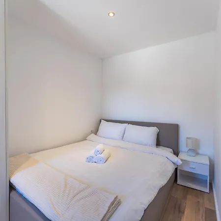 Bernie With A Pool Appartement Zadar