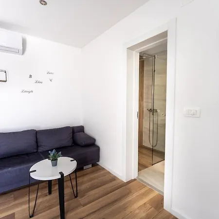 Bernie With A Pool Apartament Zadar