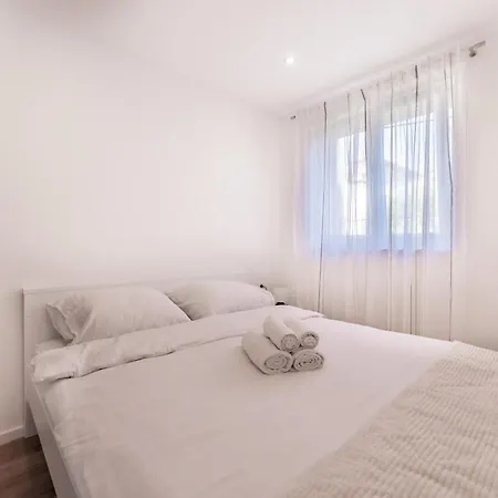 Appartement Bernie With A Pool