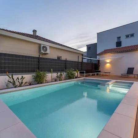 Bernie With A Pool Zadar