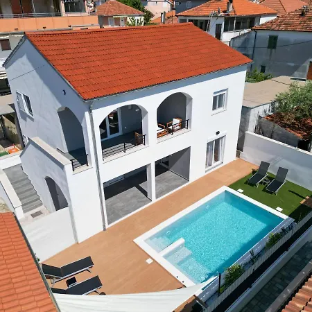 Bernie With A Pool Appartement