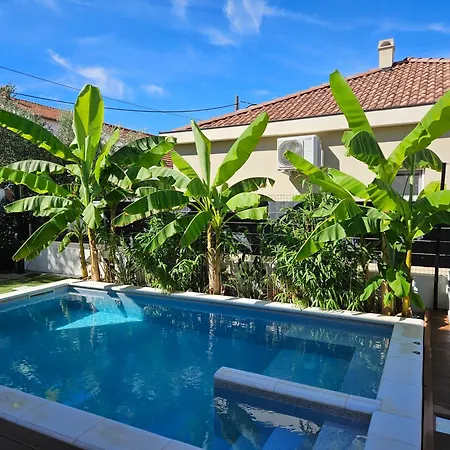 Apartament Bernie With A Pool